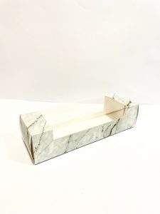קופסא אינגליש עם חלון בצבע שיש לבן זהב